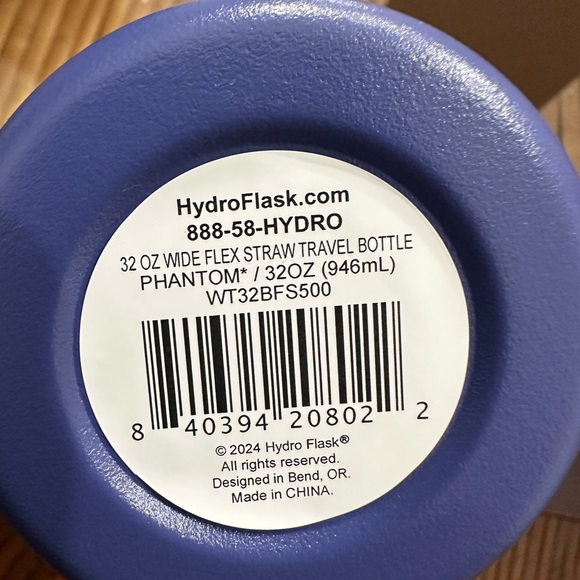 New Hydro Flask Water Bottle - Picture 3 of 5